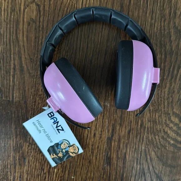 NWT - Banz Pink/Black “Hear No Blare” Noise Reducing Earmuffs for Kids-Age 0-2 - Picture 2 of 9